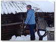 Волонтер из Увата помогла ветерану труда, почистив на ее территории снег